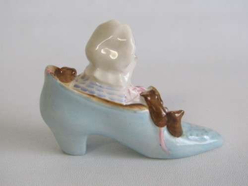 Original collectable Beswick Beatrix Potter Figurine "The Old Woman who lived in a Shoe" 1959, 10cm