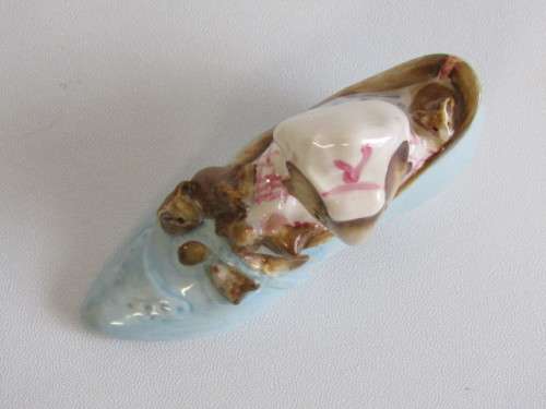 Original collectable Beswick Beatrix Potter Figurine "The Old Woman who lived in a Shoe" 1959, 10cm