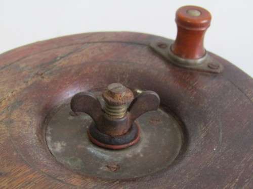 Large antique wooden Fishing Reel in excellent and working condition, 16cm diameter