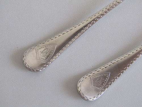 Vintage Mahogany Cased Set of 12 EPNS Fish Knives and 12 Forks in excellent condition, 24 piece