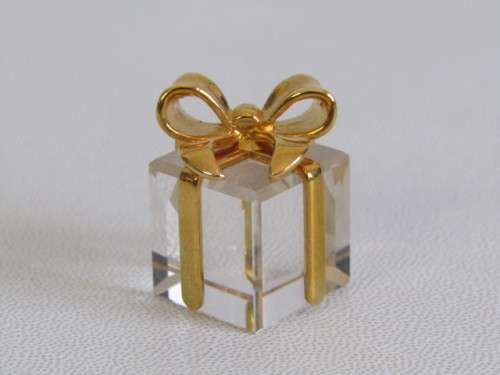 Lot of 6 small original Swarovski Crystal Memories ornaments in perfect condition, gold detail