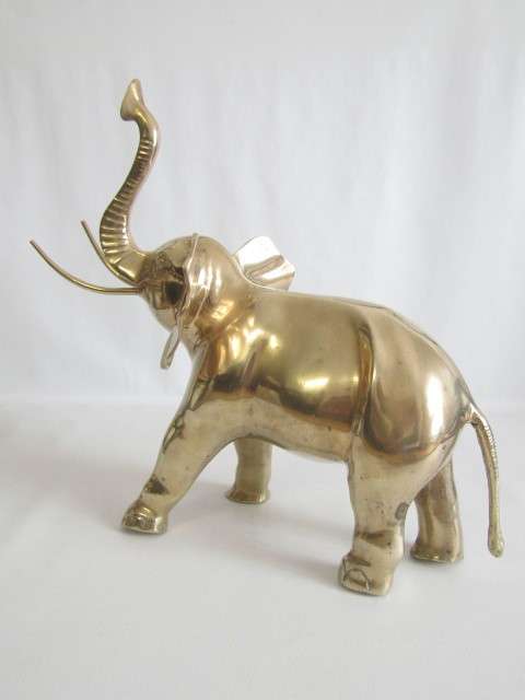 Large solid brass Elephant Statue in excellent condition, 36cm long x 17cm wide x 34cm high