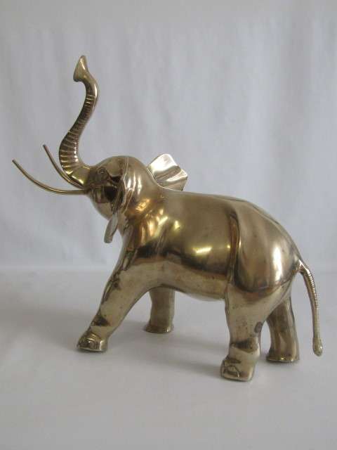 Large solid brass Elephant Statue in excellent condition, 36cm long x 17cm wide x 34cm high