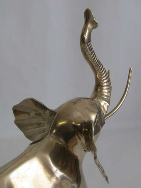 Large solid brass Elephant Statue in excellent condition, 36cm long x 17cm wide x 34cm high