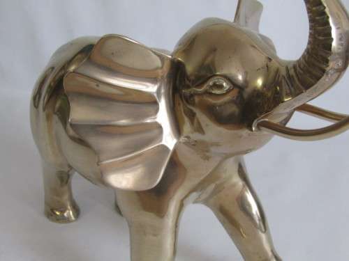 Large solid brass Elephant Statue in excellent condition, 36cm long x 17cm wide x 34cm high