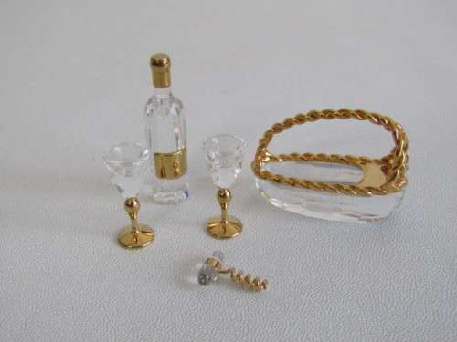 Boxed original Swarovski Crystal Memories Wine Set, gilt metal trim, 5 piece in mint condition