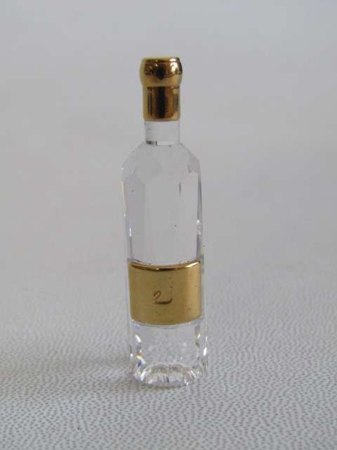 Boxed original Swarovski Crystal Memories Wine Set, gilt metal trim, 5 piece in mint condition
