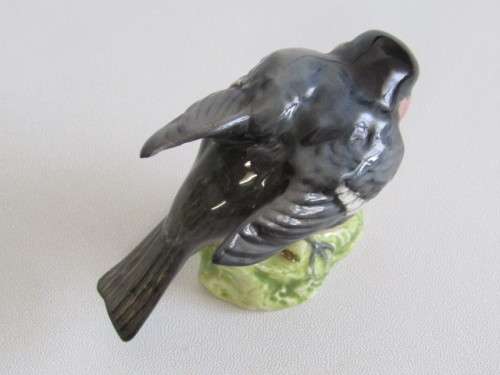 Lot of 2 original Beswick Bird figurines, no. 992 "Blue Tit" and no. 1042 "Bullfinch" perfect cond.