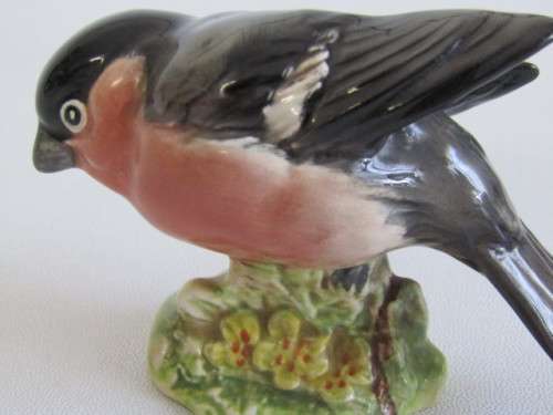 Lot of 2 original Beswick Bird figurines, no. 992 "Blue Tit" and no. 1042 "Bullfinch" perfect cond.