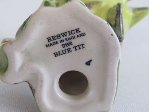 Lot of 2 original Beswick Bird figurines, no. 992 "Blue Tit" and no. 1042 "Bullfinch" perfect cond.