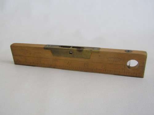 Antique Wood and Brass Spirit Level in excellent and working condition, Rabone & Sons, No.1369, 20cm