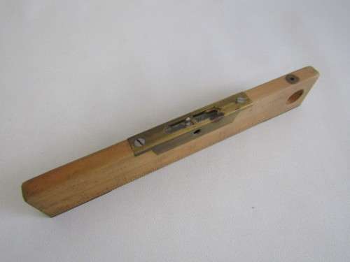 Antique Wood and Brass Spirit Level in excellent and working condition, Rabone & Sons, No.1369, 20cm