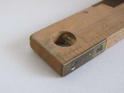 Antique Wood and Brass Spirit Level in excellent and working condition, Rabone & Sons, No.1369, 20cm