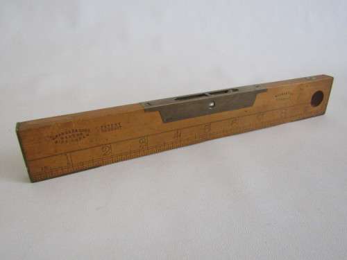 Antique Wood and Brass Spirit Level in excellent and working condition, Rabone & Sons, No22017, 25cm