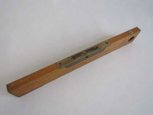 Antique Wood and Brass Spirit Level in excellent and working condition, Rabone & Sons, No22017, 25cm