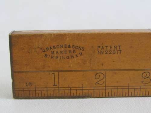 Antique Wood and Brass Spirit Level in excellent and working condition, Rabone & Sons, No22017, 25cm