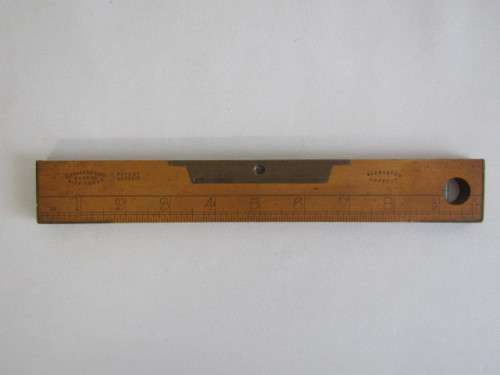 Antique Wood and Brass Spirit Level in excellent and working condition, Rabone & Sons, No22017, 25cm