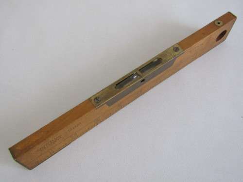 Antique Wood and Brass Spirit Level in excellent and working condition, Rabone & Sons, No22017, 25cm