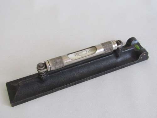 Vintage Cast Iron precision Spirit Level, 20.5cm long, excellent and working condition