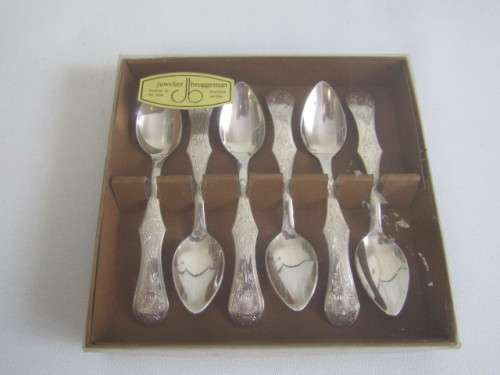 Vintage set of 6 solid Silver Teaspoons in box, excellent condition, 11.5cm long and 66.5 grams