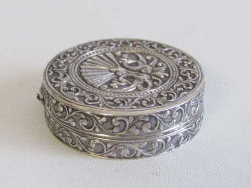 Vintage Continental solid 800 Silver Pill Box with Embossed decorations, 5.5cm x 2cm, 41.6 grams