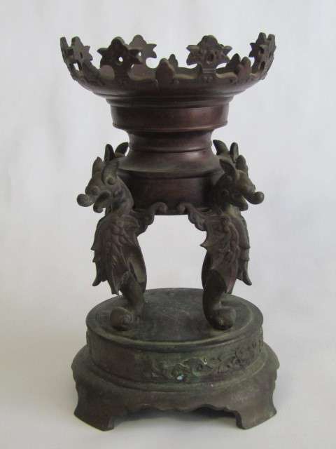 Large antique Oriental solid Bronze Stand with Dragon motive decoration, Centerpiece, 25.5cm, 2kg