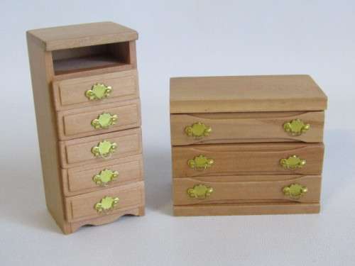 Job Lot of 13 vintage Wooden Doll House Furniture and Decorations, Dol-Toi England, excellent cond.