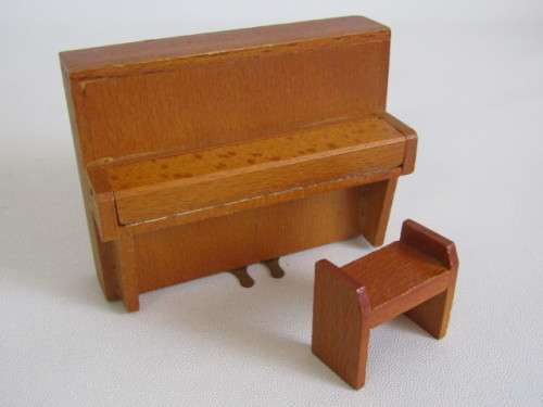 Job Lot of 13 vintage Wooden Doll House Furniture and Decorations, Dol-Toi England, excellent cond.