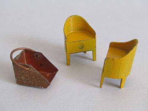 Large job lot of vintage Metal Doll House Furniture and Accessories, 22+ pieces