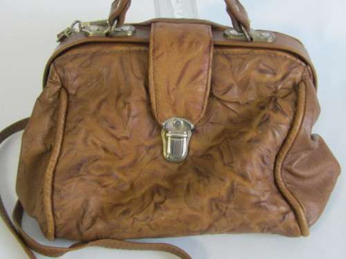 Vintage Brown Leather Handbag with shoulder strap and in unused condition, 20cm x 17cm