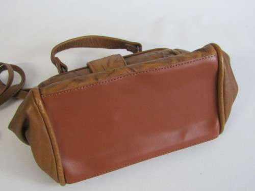 Vintage Brown Leather Handbag with shoulder strap and in unused condition, 20cm x 17cm