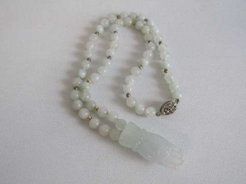 Vintage natural Jade / Jadeite Necklace with Hand Pendant and sterling Silver Clasp, 40cm, excellent