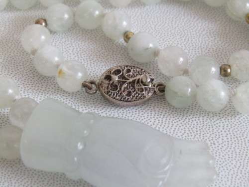 Vintage natural Jade / Jadeite Necklace with Hand Pendant and sterling Silver Clasp, 40cm, excellent