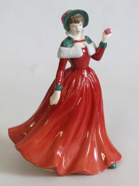 Original 2007 Royal Doulton Figurine "Winter's Day" HN4589, international collectors club, 15.5cm