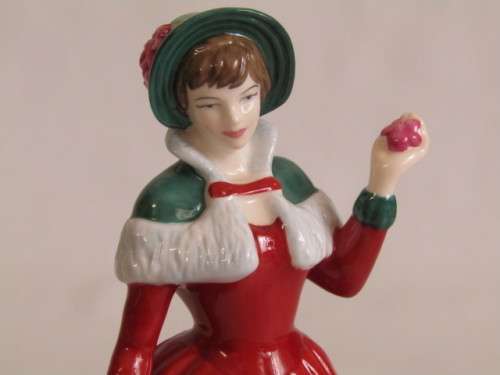 Original 2007 Royal Doulton Figurine "Winter's Day" HN4589, international collectors club, 15.5cm