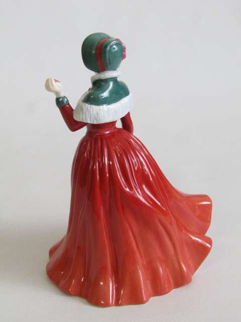 Original 2007 Royal Doulton Figurine "Winter's Day" HN4589, international collectors club, 15.5cm