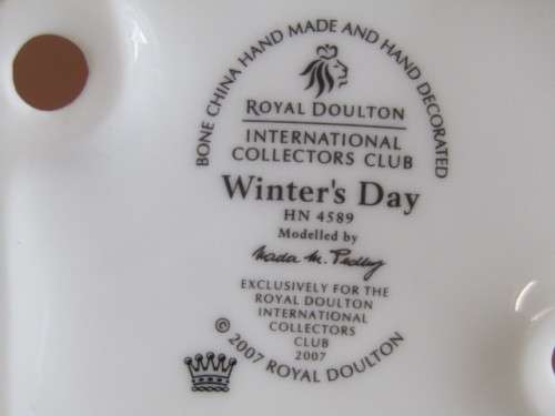 Original 2007 Royal Doulton Figurine "Winter's Day" HN4589, international collectors club, 15.5cm