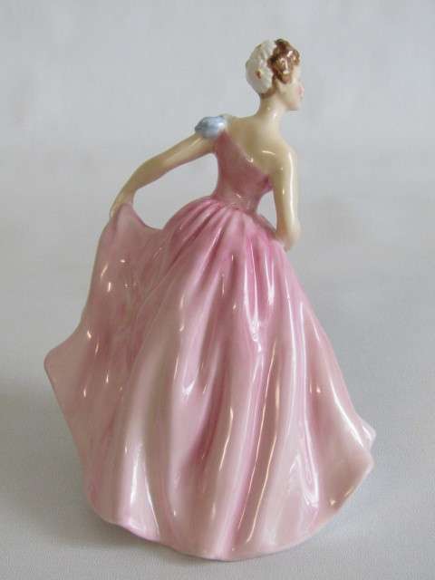 Original vintage 1955 Royal Doulton Figurine "Invitation" HN2170, 14cm, prestine condition