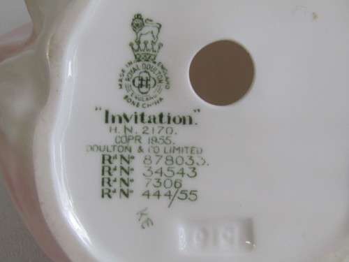 Original vintage 1955 Royal Doulton Figurine "Invitation" HN2170, 14cm, prestine condition