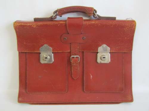 Very nice vintage Real Hide Leather Briefcase with 3 divisions and 3 pockets, excellent condition