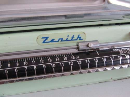 Original vintage Zenith Ausland Spatente 20Lbs Kitchen Scale with Tray, excellent and working