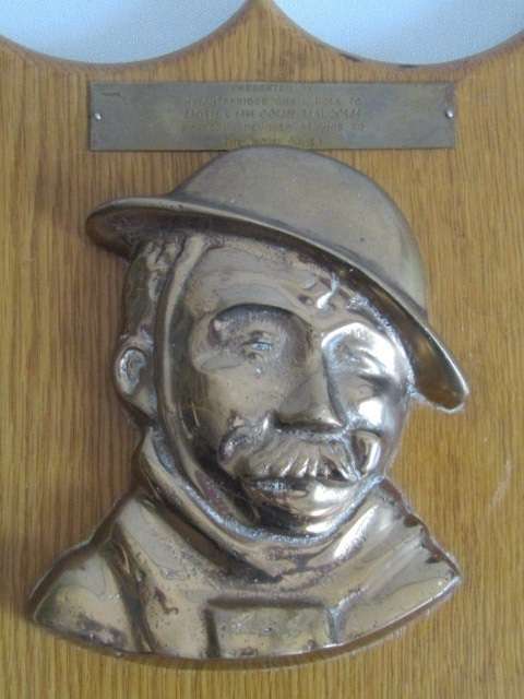 Vintage solid Brass M.O.T.H Order service Plaque mounted on wood, excellent condition, 24cm x 22cm