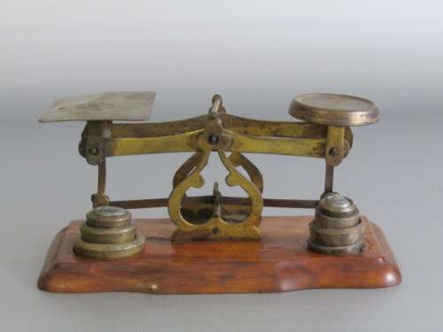 Vintage original Postal Scale with Weights, brass on wooden base, excellent and working, 16.5cm