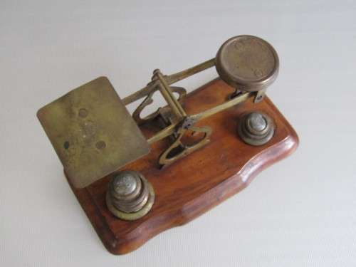 Vintage original Postal Scale with Weights, brass on wooden base, excellent and working, 16.5cm