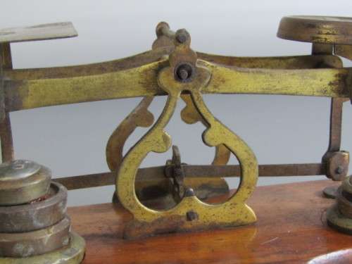 Vintage original Postal Scale with Weights, brass on wooden base, excellent and working, 16.5cm