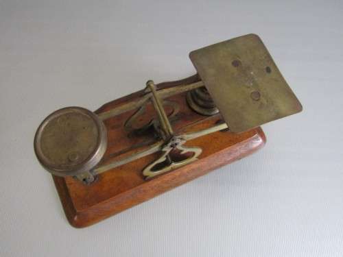 Vintage original Postal Scale with Weights, brass on wooden base, excellent and working, 16.5cm