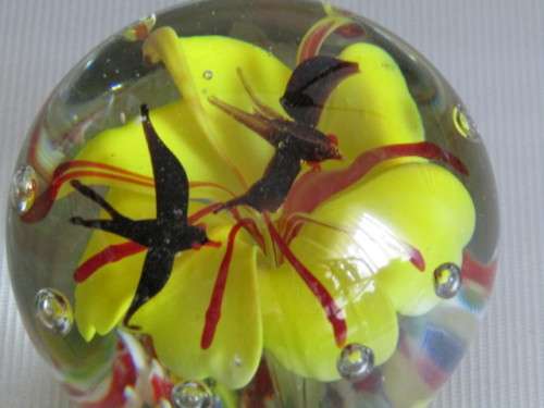 Original Murano art glass Paperweight "Birds and Flowers" excellent condition, 5.5cm diameter