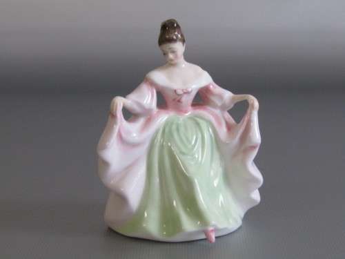 Original Vintage 1980 Royal Doulton "Sara" HN3219 Figurine, England, excellent condition, 9.5cm tall