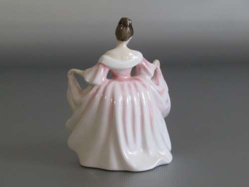 Original Vintage 1980 Royal Doulton "Sara" HN3219 Figurine, England, excellent condition, 9.5cm tall