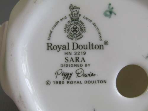 Original Vintage 1980 Royal Doulton "Sara" HN3219 Figurine, England, excellent condition, 9.5cm tall